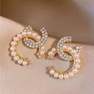 NEW Pearl & Crystal Interlock Statement Earrings